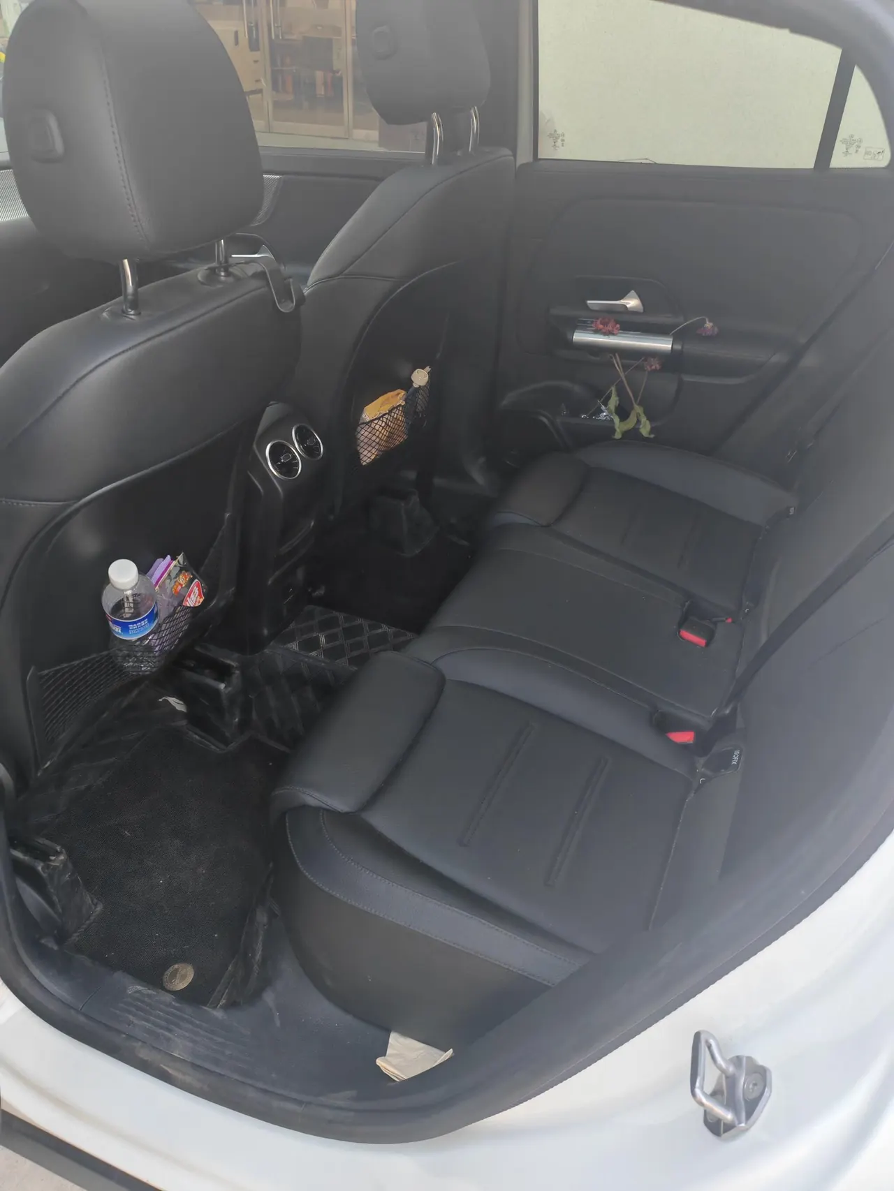 Mercedes Benz 2023 GLA 200 1.3T automatic gear 5