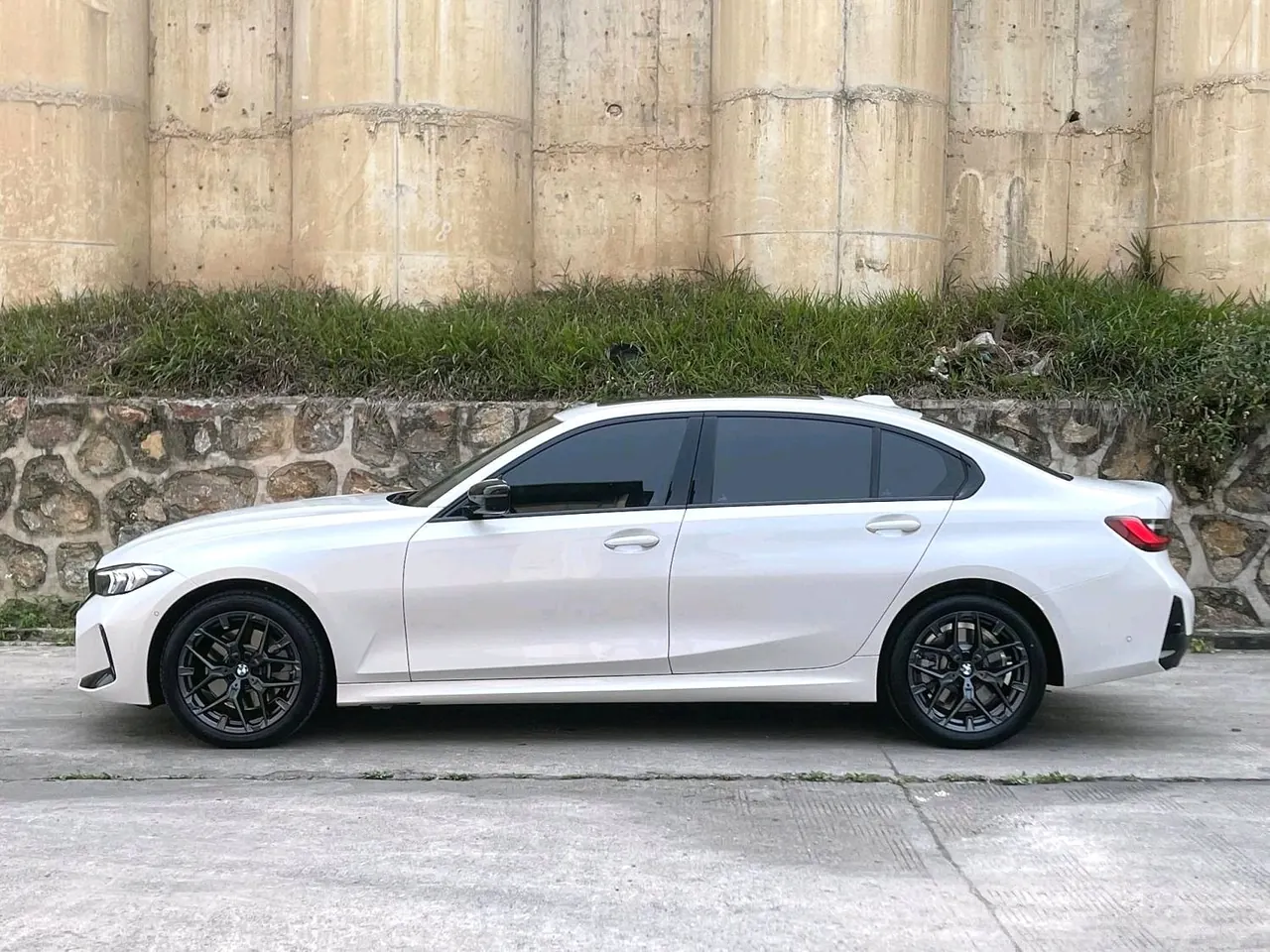 BMW 3 Series 2025 330Li 2.0T M Sports Obsidian Night Suit Automatic Gear 3
