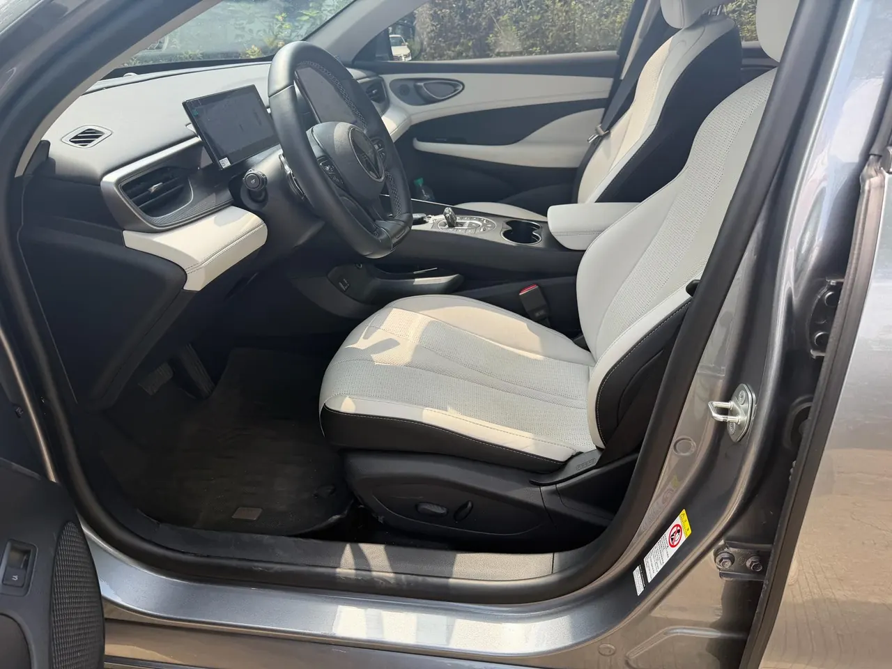 BYD 2025 seals 05 DM-i 1.5 stepless smart driving version 120KM flagship automatic gear 3