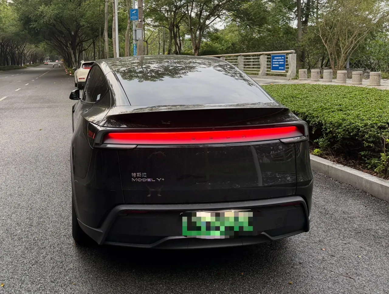 Tesla 2026 Model Y long endurance all-wheel drive version automatic transmission 6