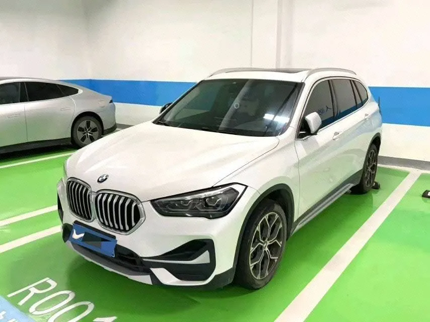 Open image lightbox: BMW 2022 X1 sDrive20Li 1.5T fashion automatic gear