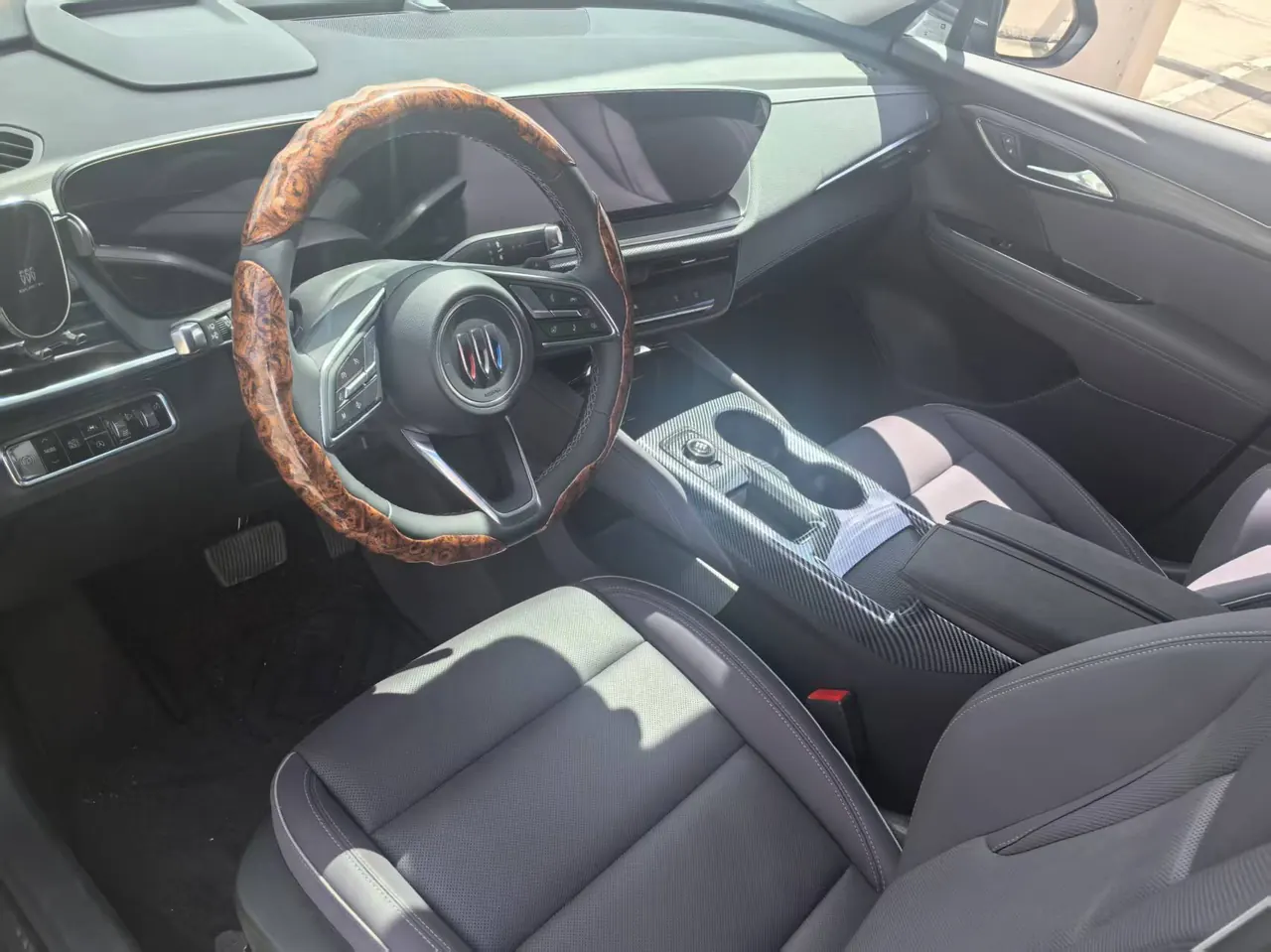 Buick 2026 Angkewei Plus 2.0T 28T Two-Drive Platinum Edition Automatic Gear 3