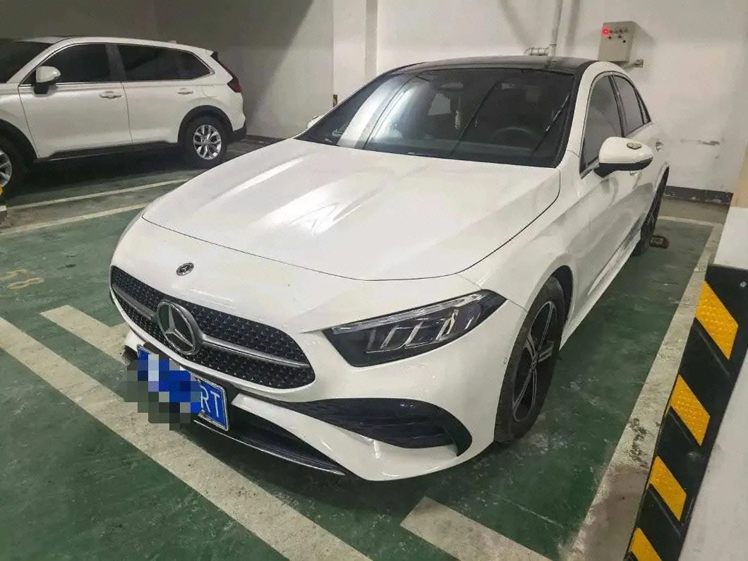 打开图片灯箱:Mercedes Benz Class A 2024 A 200 L 1.3T Fashion (Modified) Automatic Gear