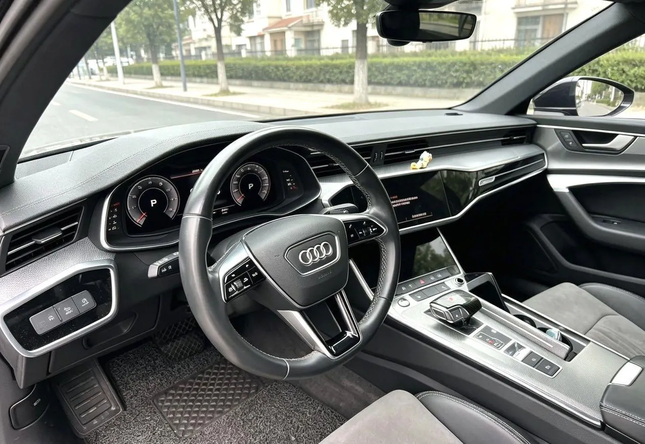 Audi 2022 A6L 2.0TFSI 40TFSI Deluxe Dynamic Automatic 4