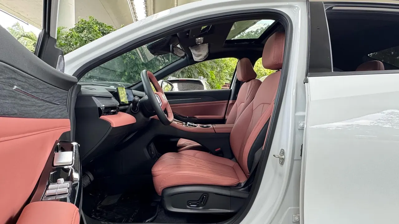 Geely Galaxy 2025 L6 EM-i 1.5 140km Discovery Edition Automatic Gear 4