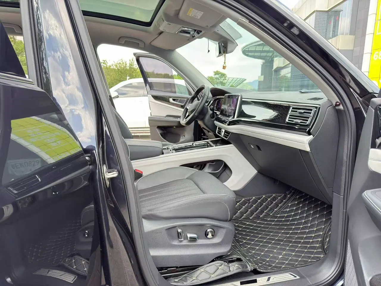 Volkswagen 2022 Tuang 2.0TSI 380TSI Four-wheel Drive Deluxe Edition Automatic Gear 17