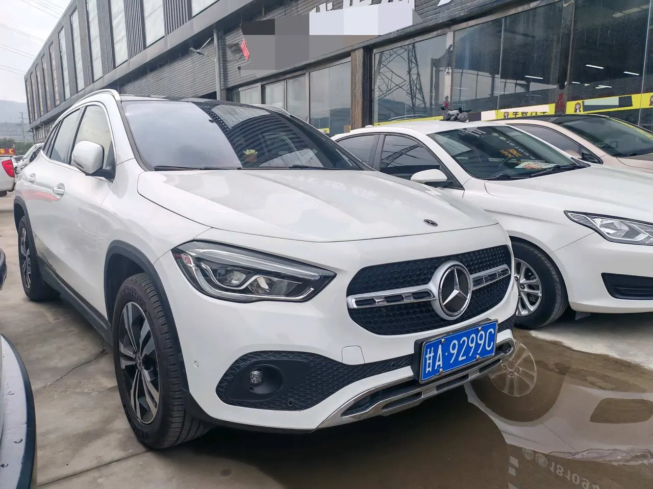Mercedes Benz 2020 GLA 200 1.3T automatic gear 3