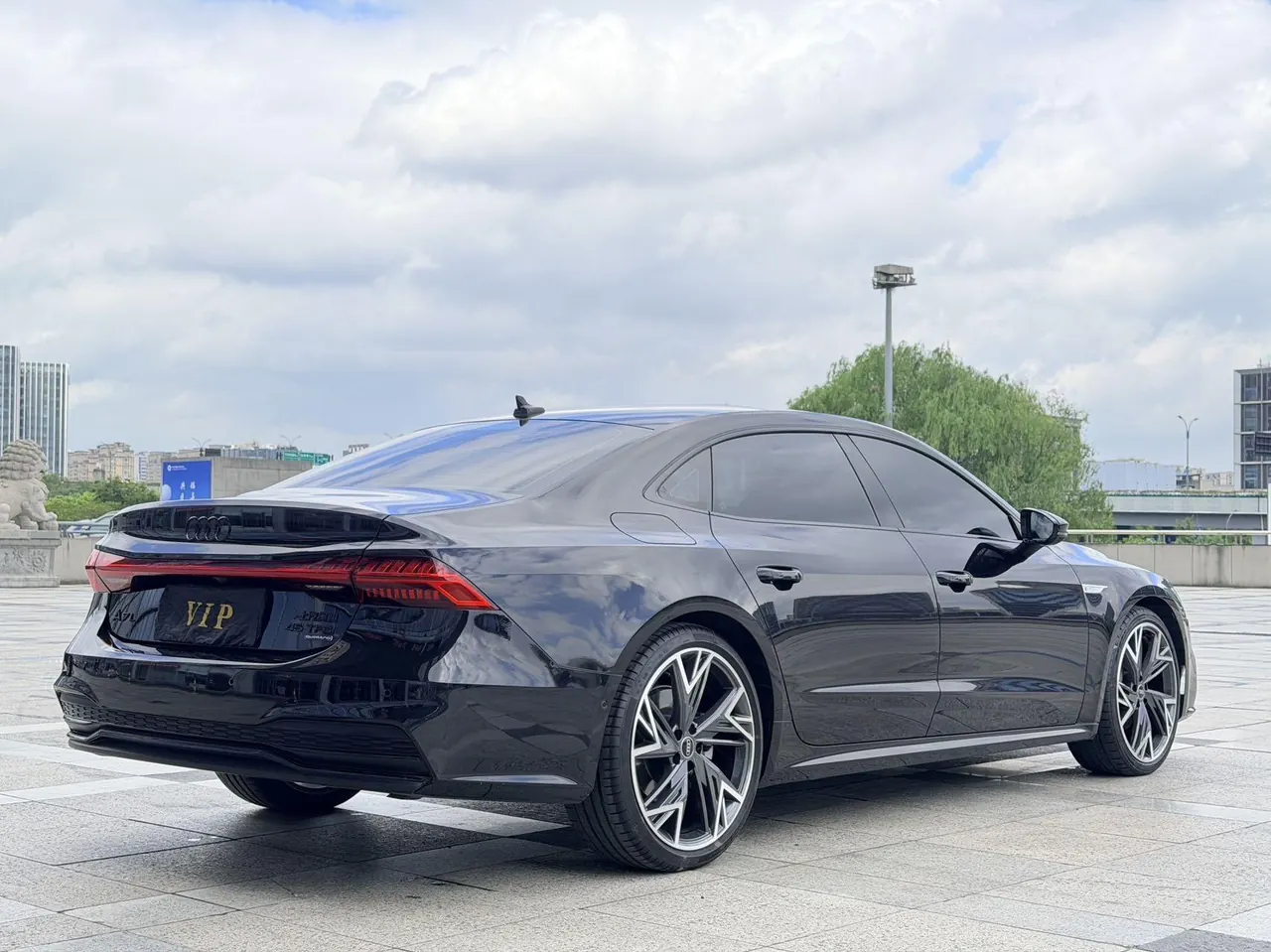 Audi 2024 A7L 2.0TFSI 45TFSI Quattro S-line Black Samurai Edition Automatic Gear 12