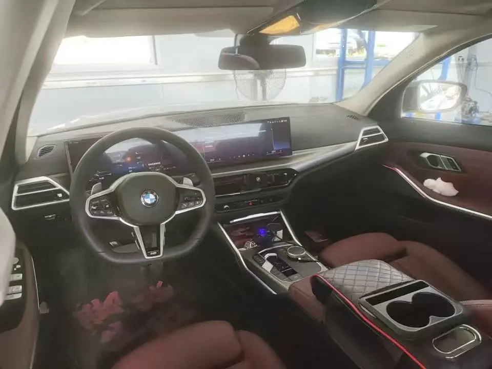 BMW 3 Series 2025 model 330i 2.0T M Sport Night Edition with automatic transmission 7