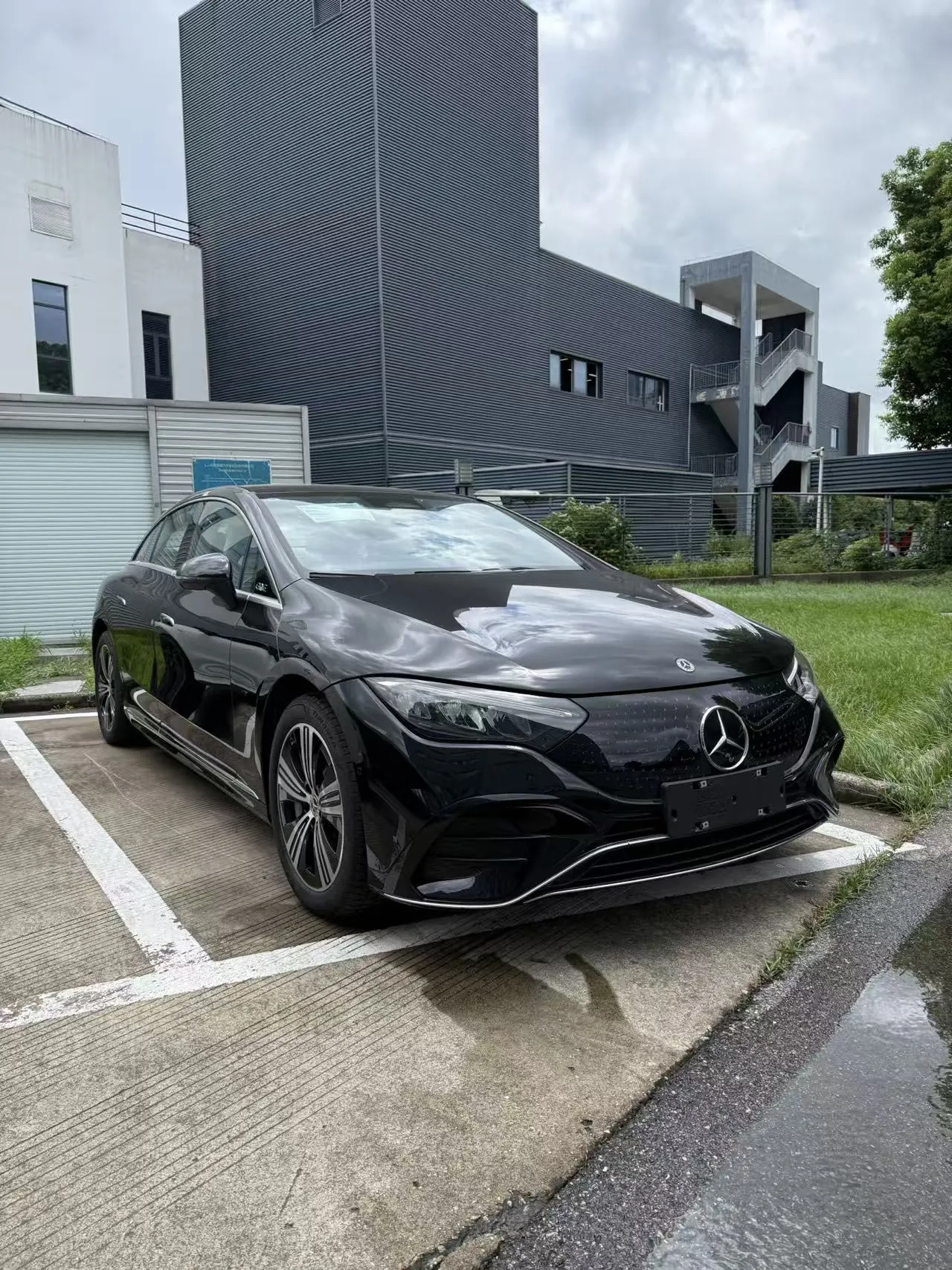 Mercedes Benz 2025 EQE 500 4MATIC EQE 500 4MATIC Pioneer Edition Automatic Gear 2
