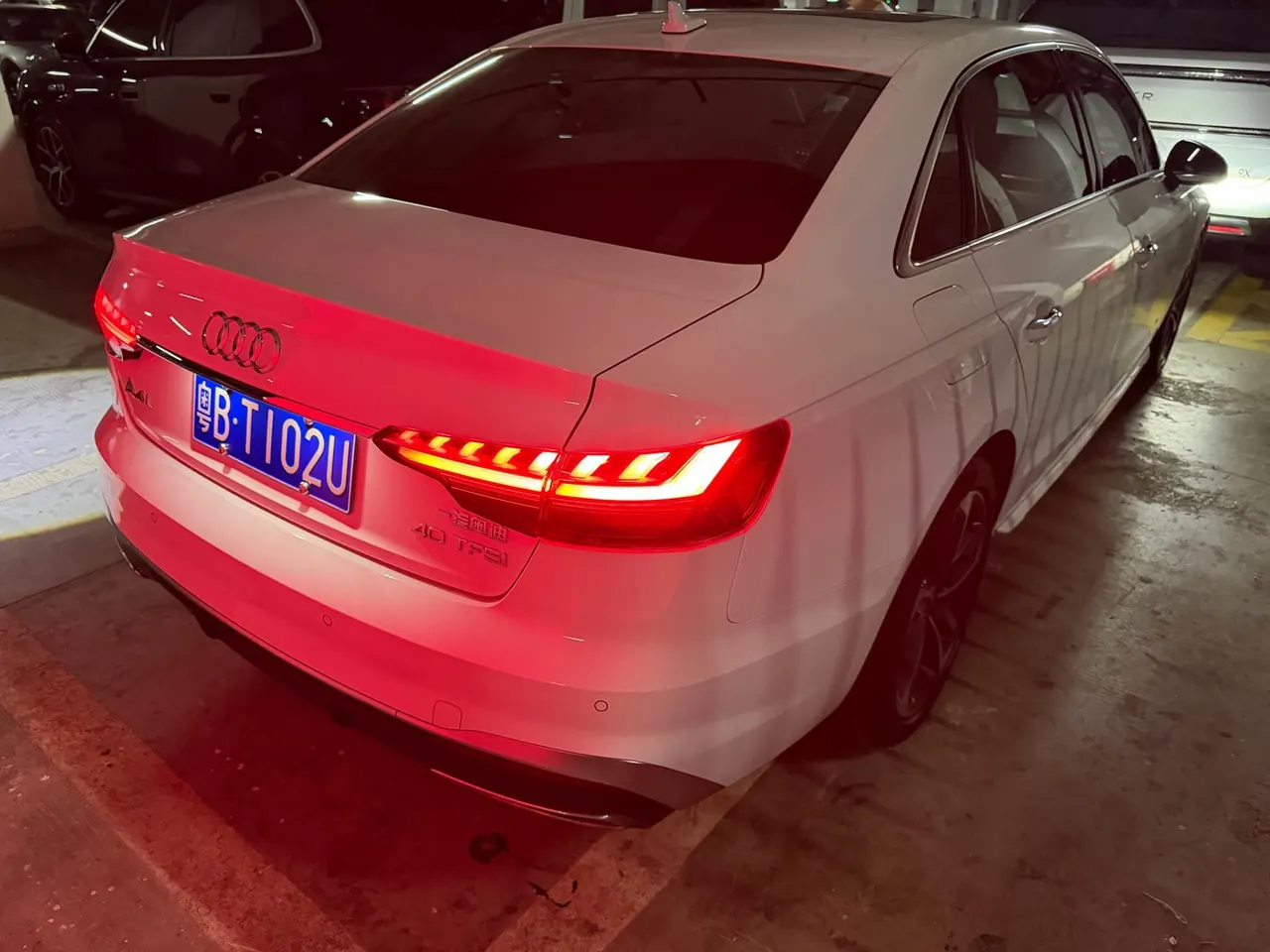 Audi 2024 A4L 2.0TFSI 40TFSI Fashion Dynamic Automatic 2