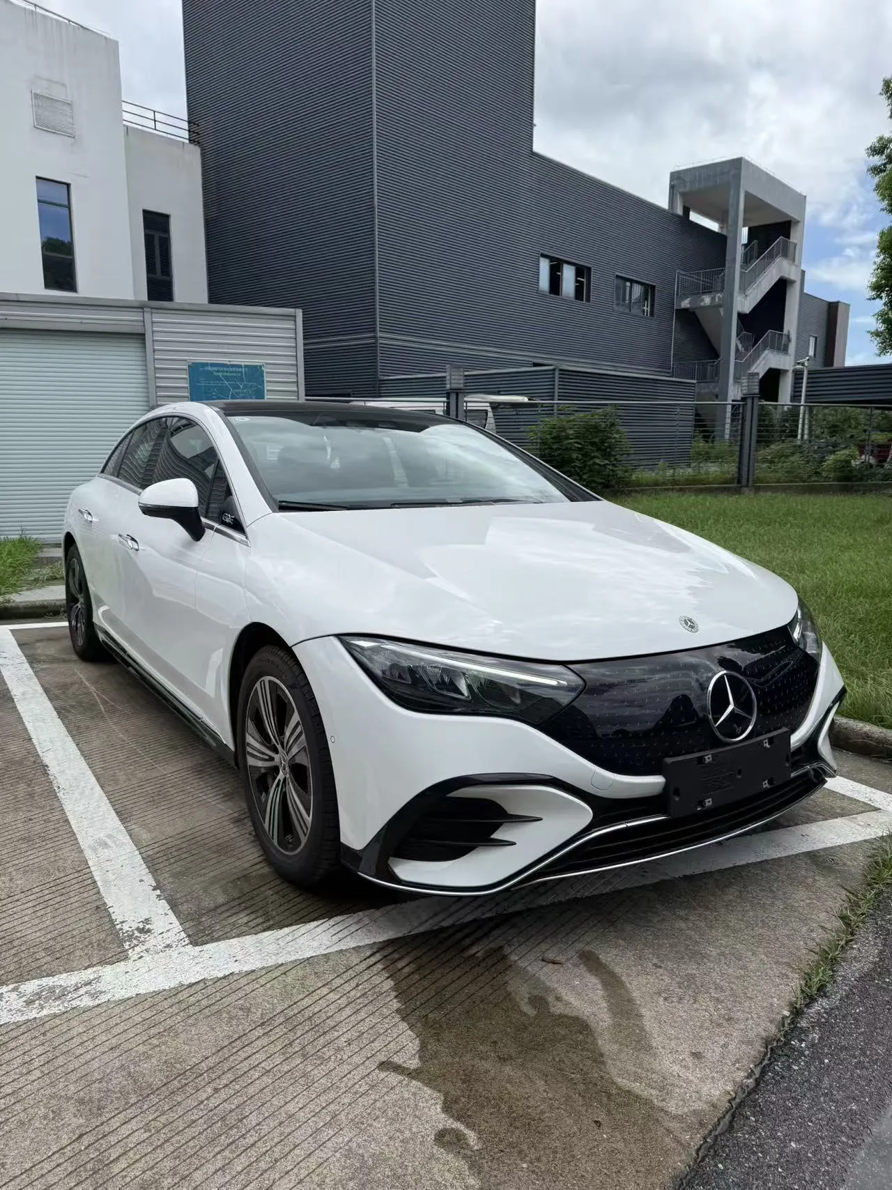 Mercedes Benz 2025 EQE 500 4MATIC EQE 500 4MATIC Deluxe Edition Automatic Gear 2