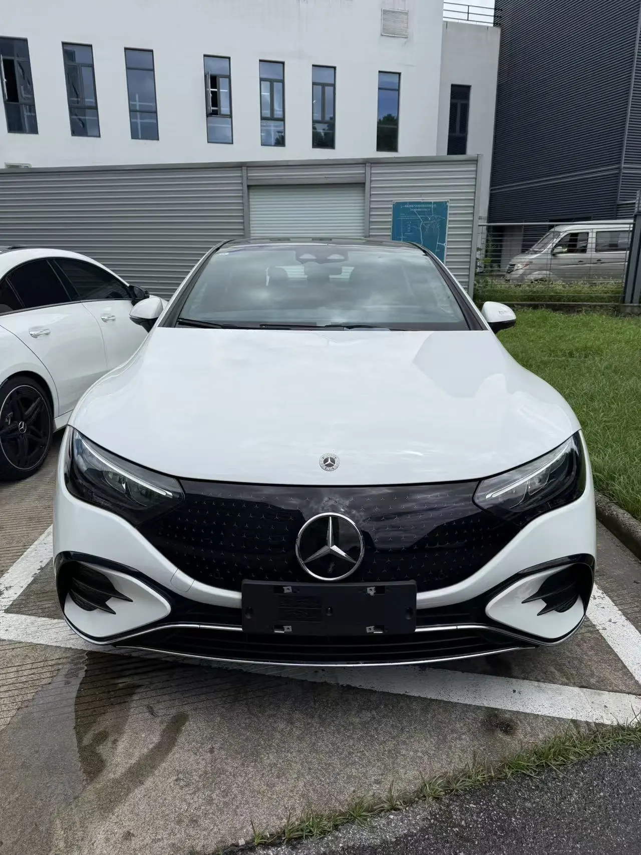 Mercedes Benz 2025 EQE 500 4MATIC EQE 500 4MATIC Deluxe Edition Automatic Gear 3