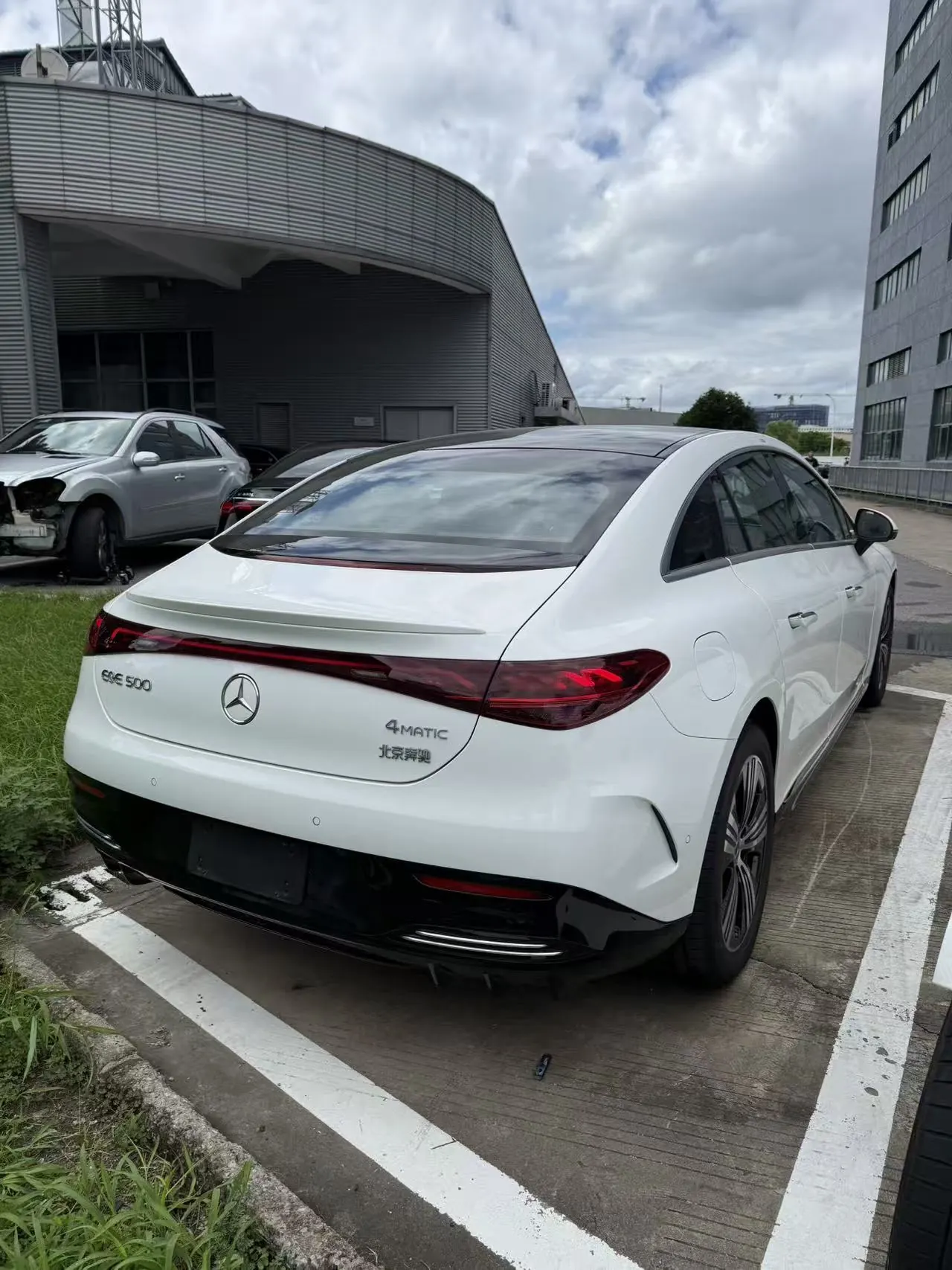 Mercedes Benz 2025 EQE 500 4MATIC EQE 500 4MATIC Deluxe Edition Automatic Gear 5