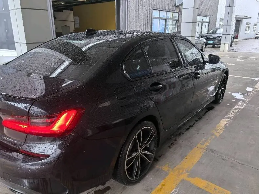 BMW 3 Series 2025 330Li 2.0T M Sports Obsidian Night Suit Automatic Gear 5
