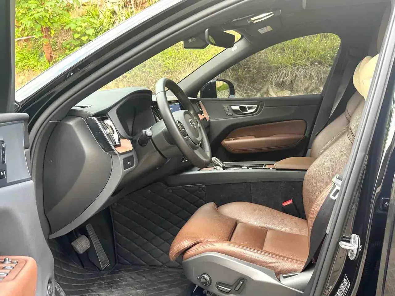 Volvo 2025 XC60 48V 2.0T B5 4-wheel drive Zhiyuan Deluxe Edition Automatic Gear 10