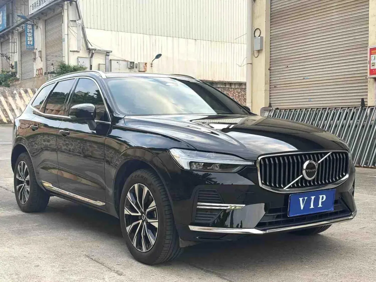 Volvo 2025 XC60 48V 2.0T B5 4-wheel drive Zhiyuan Deluxe Edition Automatic Gear 3