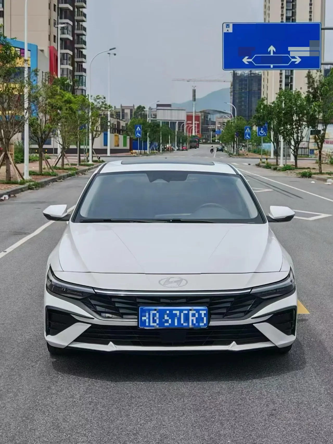 Hyundai 2022 Elantra -3-compartment 1.5 stepless LUX premium automatic gear 2