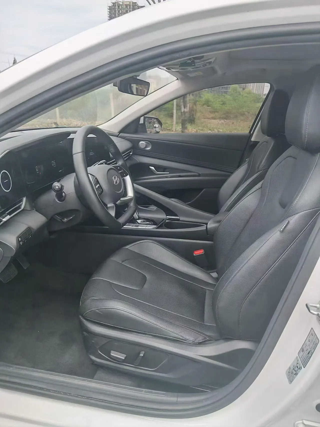 Hyundai 2022 Elantra -3-compartment 1.5 stepless LUX premium automatic gear 4