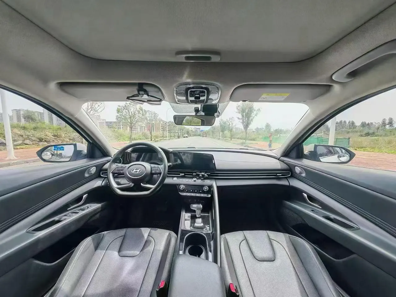 Hyundai 2022 Elantra -3-compartment 1.5 stepless LUX premium automatic gear 6