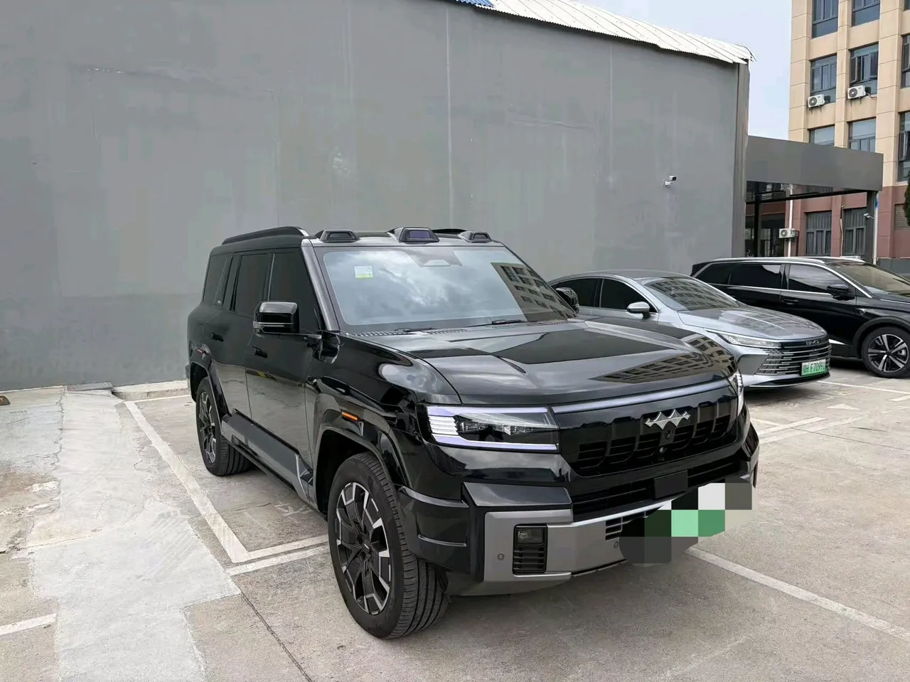 FangChengBao 2025 Leopard 8 2.0T Stepless Zhiyong Flagship Edition 7-seat Automatic Gear 2