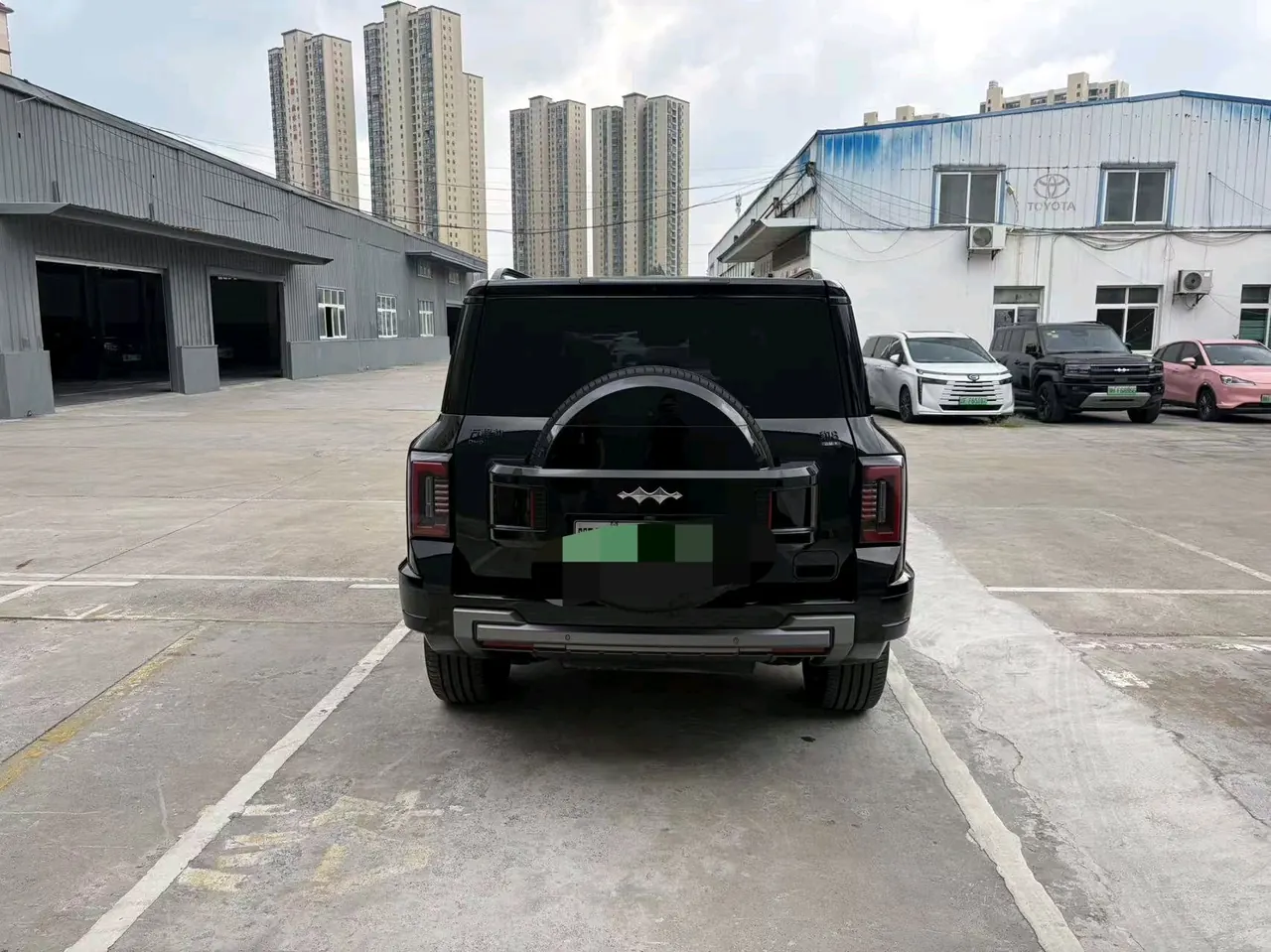 FangChengBao 2025 Leopard 8 2.0T Stepless Zhiyong Flagship Edition 7-seat Automatic Gear 4