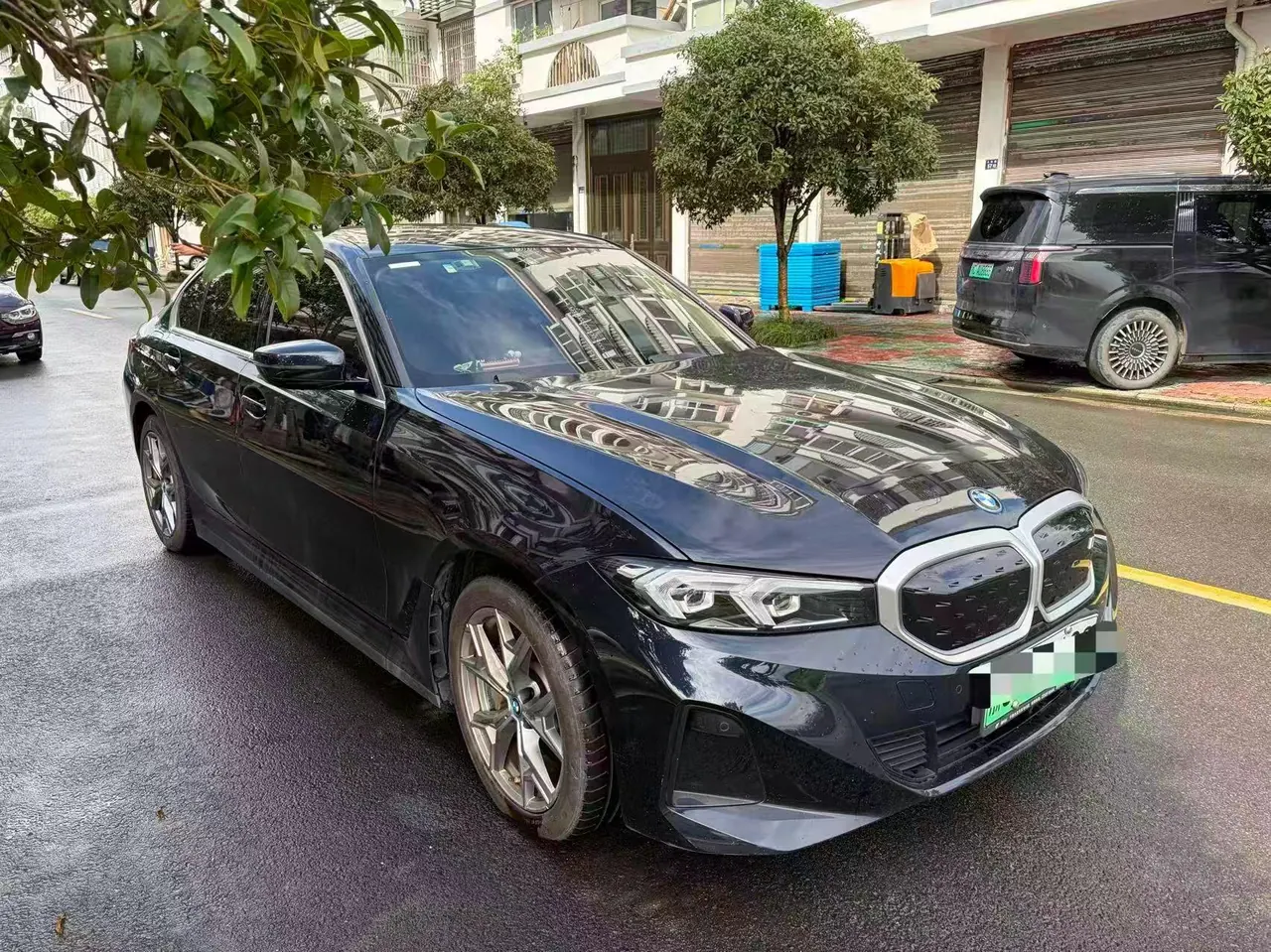 BMW 2022 i3 eDrive 35L automatic gear 3