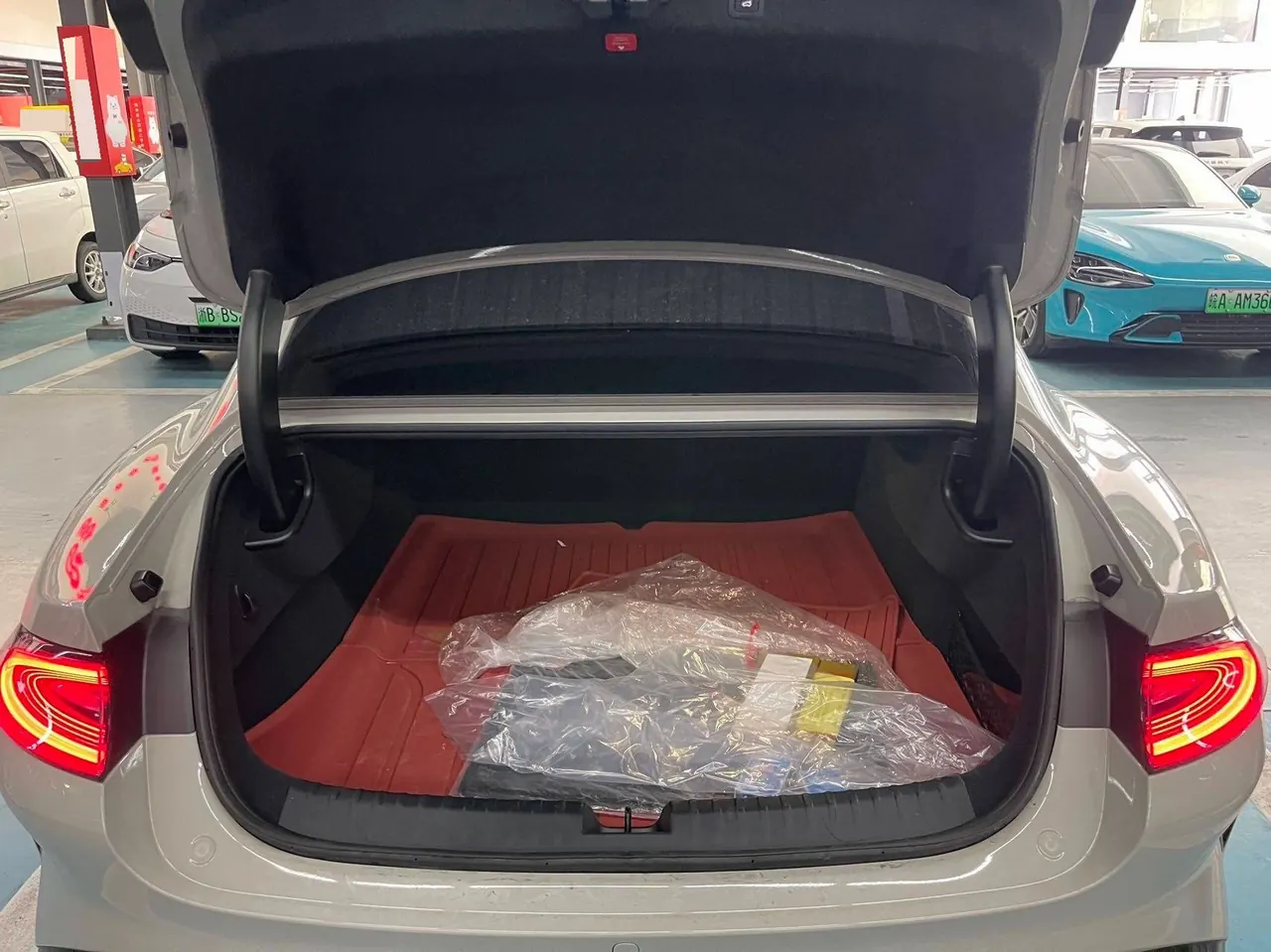 MI 2024 SU 7 700km Rear Drive Long Endurance Smart Driving Edition Automatic Gear 8