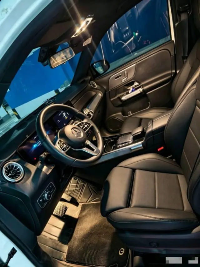 Mercedes Benz 2023 GLB 220 2.0T Fashion Automatic 2