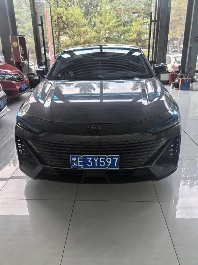 ChangAn 2022 UNI-V 1.5T honorable automatic gear 2