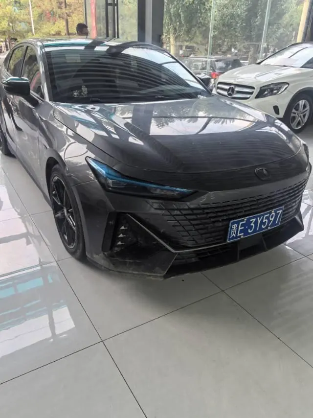 ChangAn 2022 UNI-V 1.5T honorable automatic gear 3