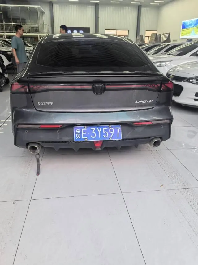 ChangAn 2022 UNI-V 1.5T honorable automatic gear 4