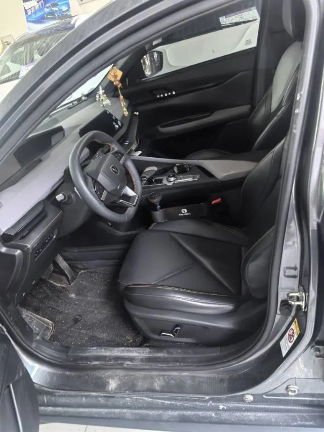 ChangAn 2022 UNI-V 1.5T honorable automatic gear 7