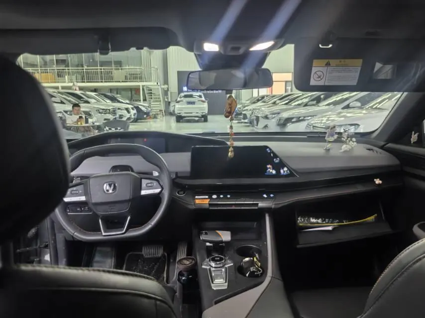 ChangAn 2022 UNI-V 1.5T honorable automatic gear 8