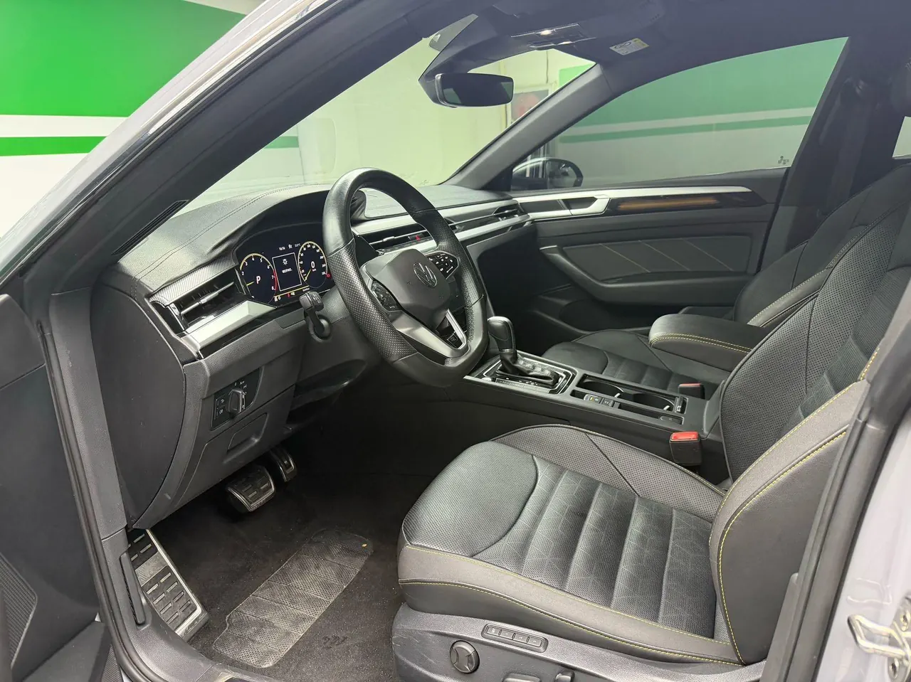 Volkswagen 2023 CC 2.0TSI 380TSI eye-catching automatic gear 8