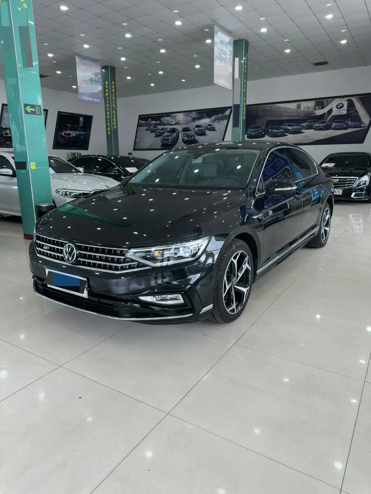 Open image lightbox: Volkswagen 2023 Magotan 2.0TSI 330TSI 2 million Commemorative Luxury Automatic Gear