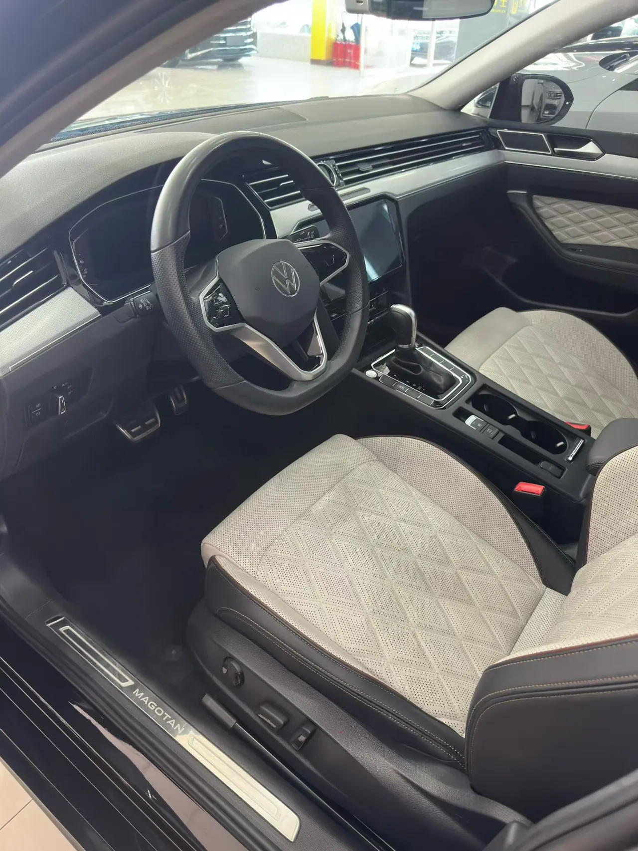 Volkswagen 2023 Magotan 2.0TSI 330TSI 2 million Commemorative Luxury Automatic Gear 7