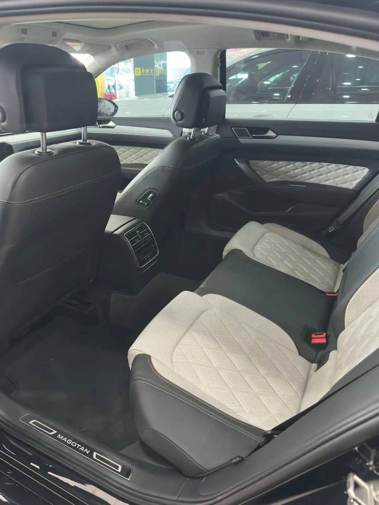 Volkswagen 2023 Magotan 2.0TSI 330TSI 2 million Commemorative Luxury Automatic Gear 9