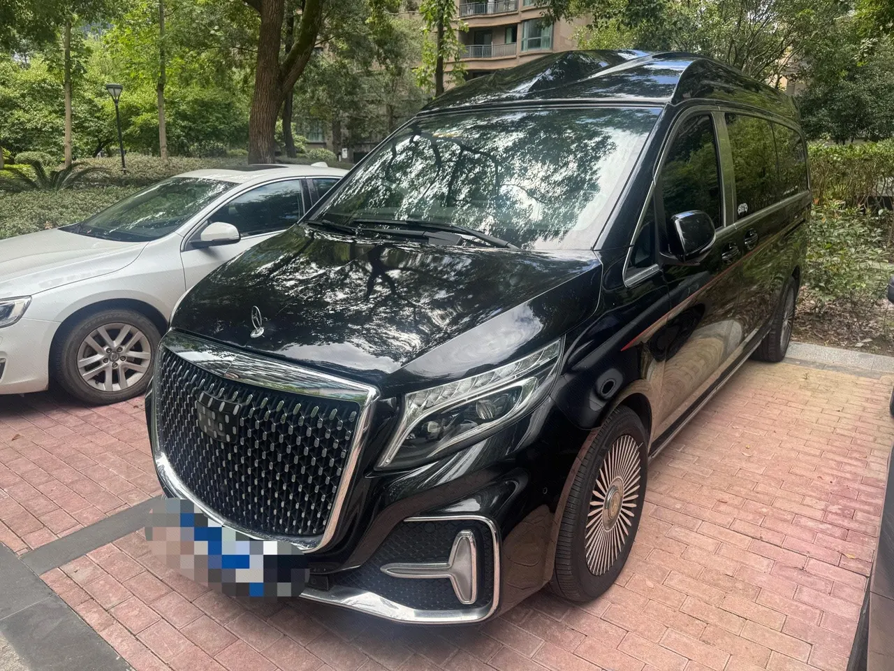 Open image lightbox: Mercedes Benz V 2021V 260 L 2.0T Deluxe Edition Automatic Gear