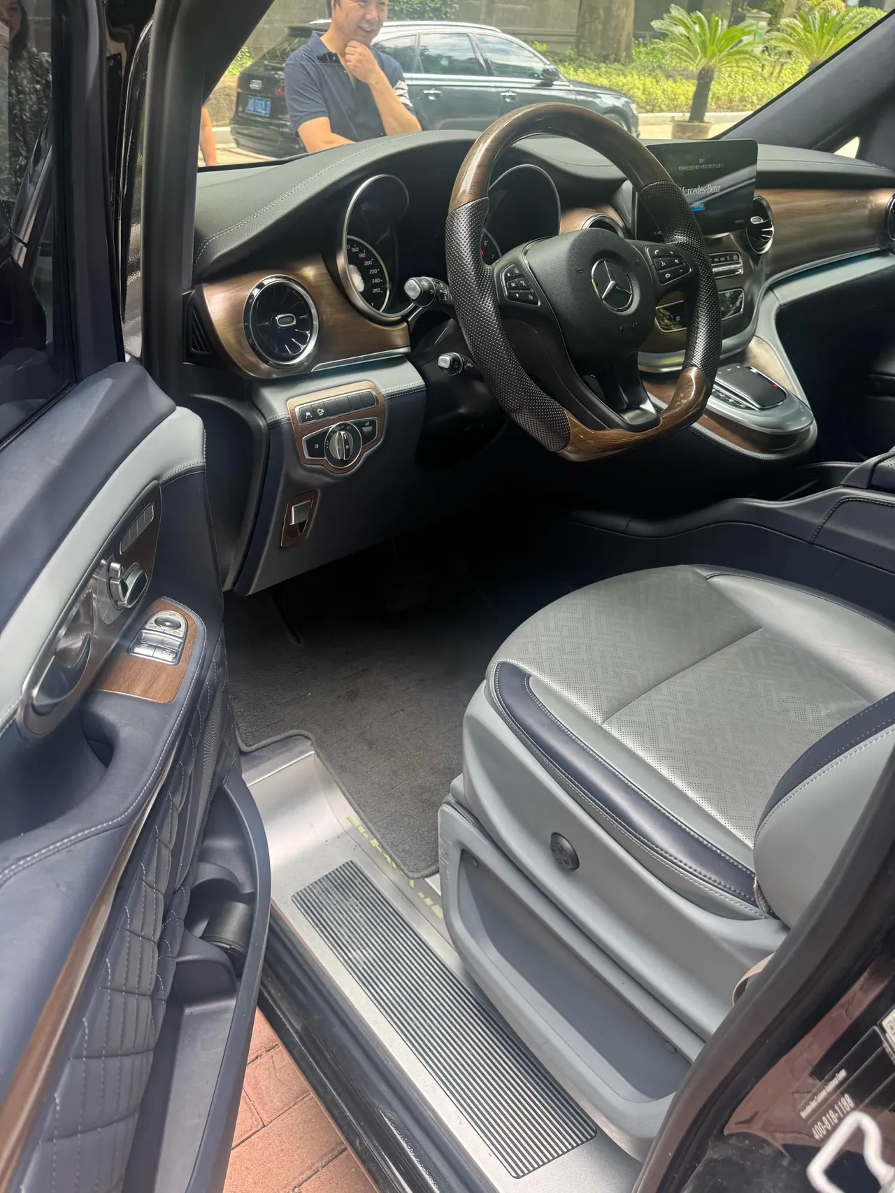 Mercedes Benz V 2021V 260 L 2.0T Deluxe Edition Automatic Gear 7