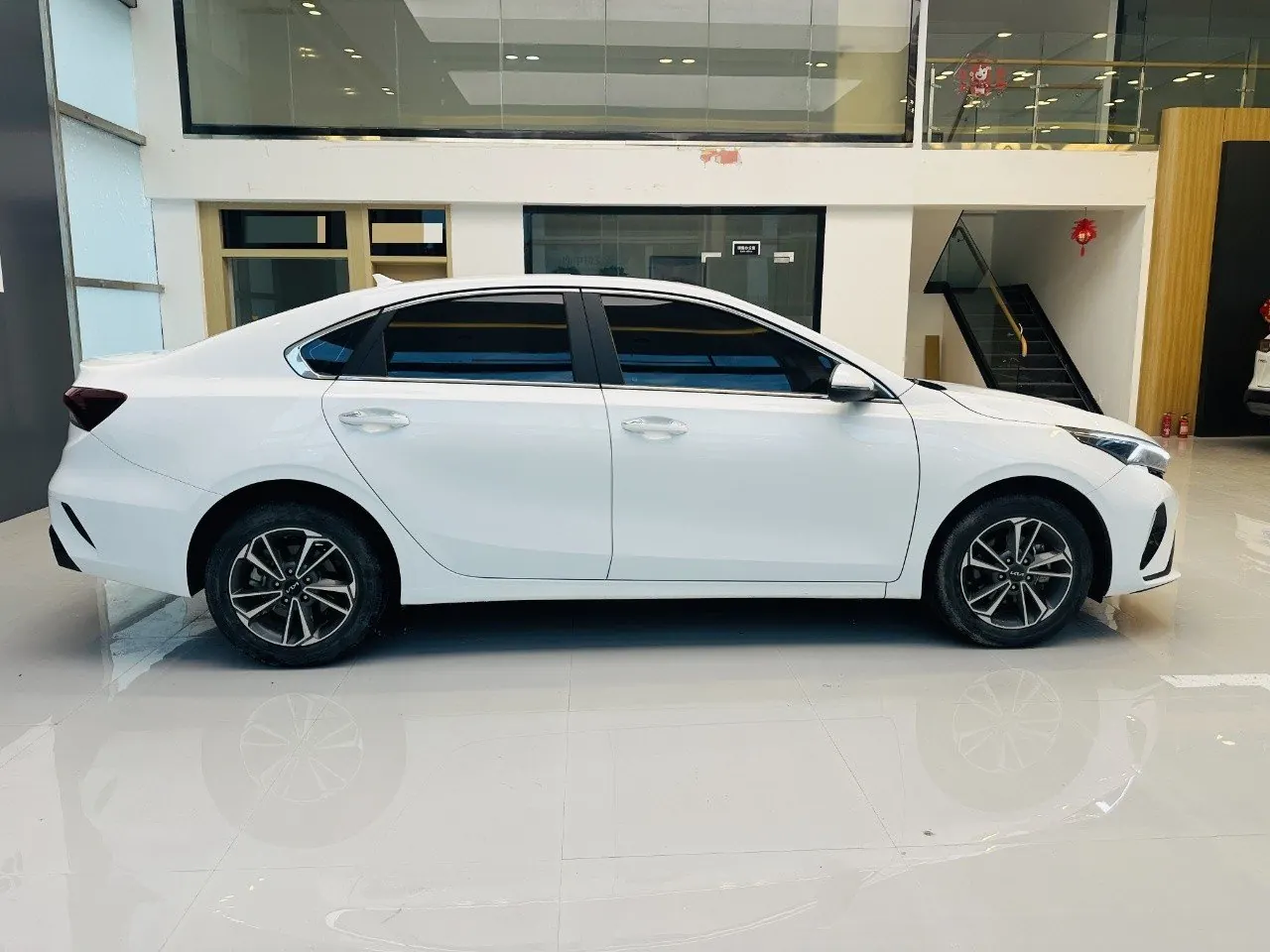 Kia 2023 K3 1.5 Stepless Deluxe Edition Automatic Gear 3