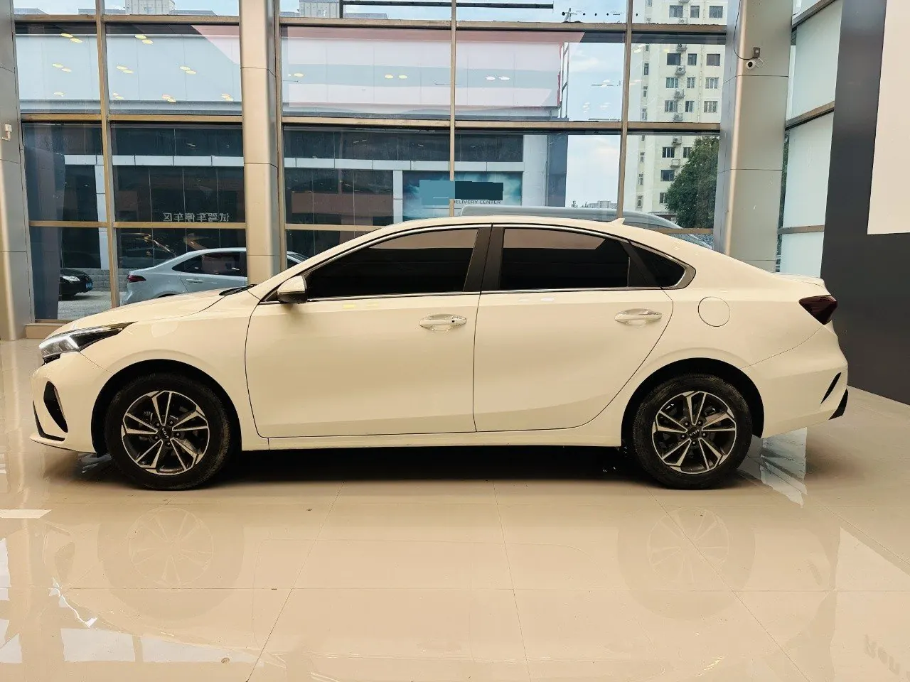 Kia 2023 K3 1.5 Stepless Deluxe Edition Automatic Gear 4