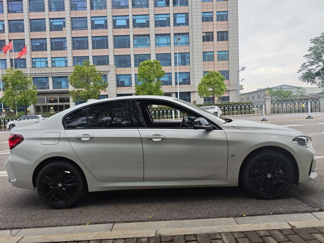 BMW 1 Series 2023 125i 2.0T M Sports Obsidian Night Edition Automatic Gear 3