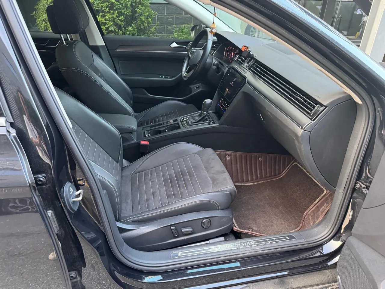 Volkswagen 2020 Magotan 2.0TSI 330TSI luxury automatic transmission 9
