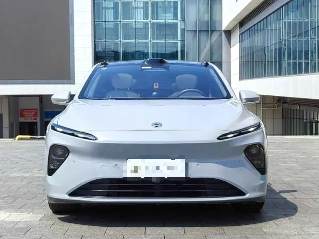 NIO 2023 ET7 75kWh automatic gear 2