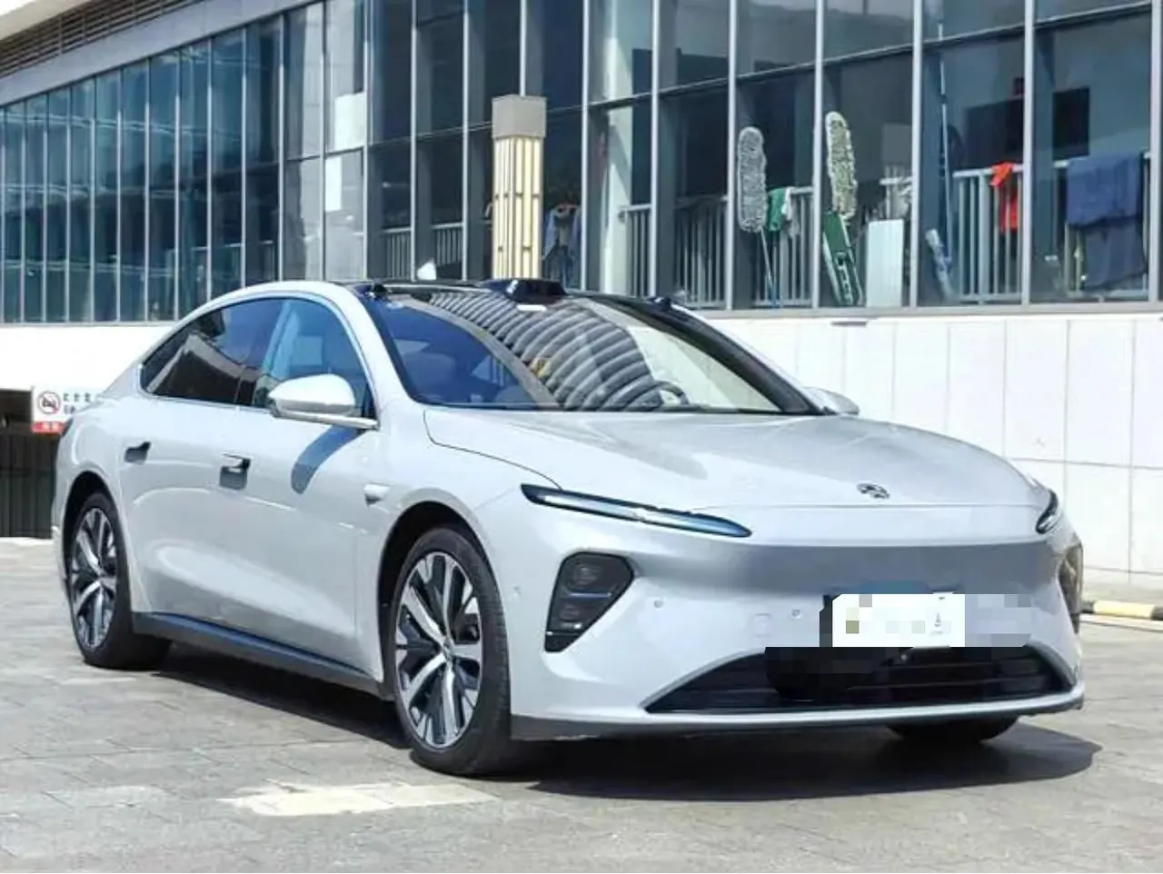 NIO 2023 ET7 75kWh automatic gear 3