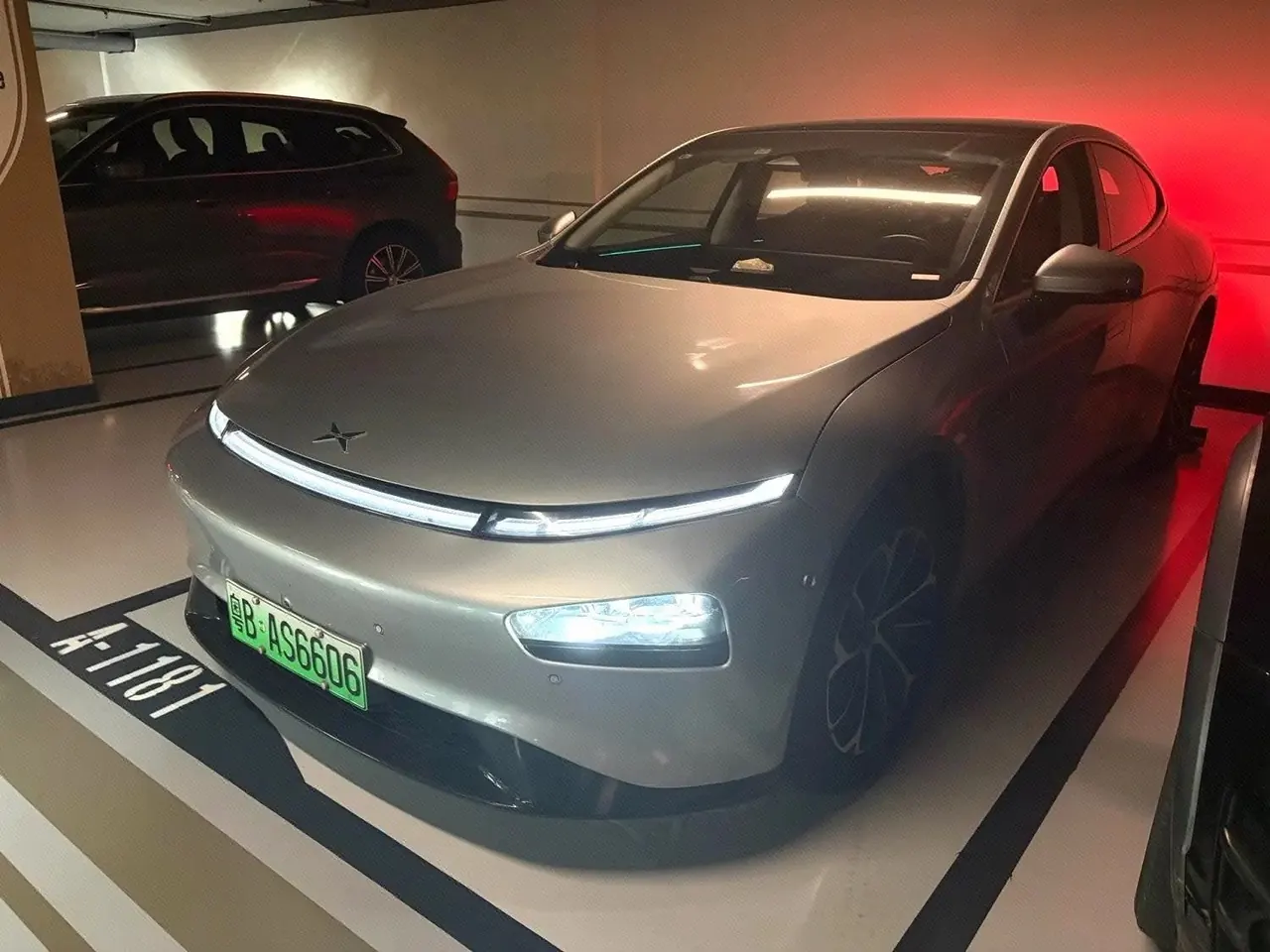 打开图片灯箱:Xpeng 2020 P 7 670N Rear Drive Super Long Endurance Smart Edition Automatic Gear