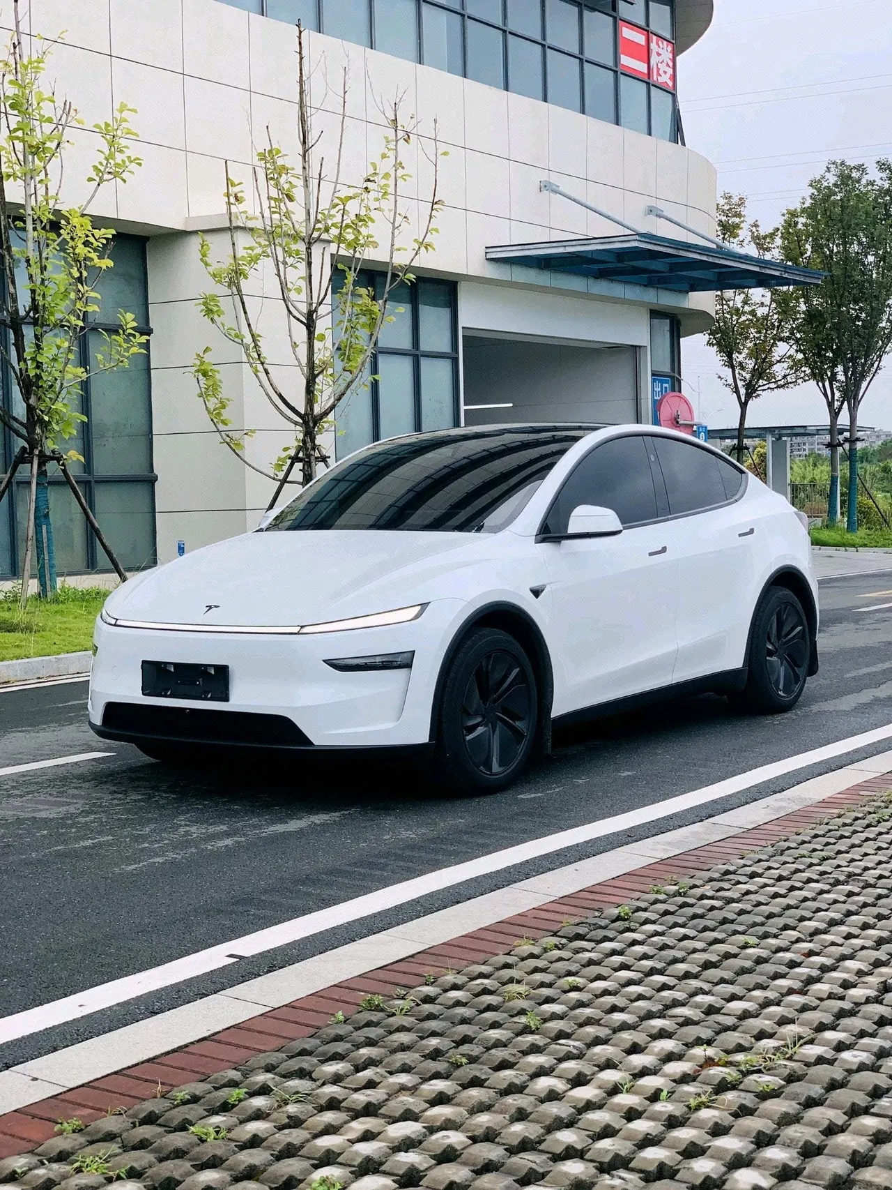 Open image lightbox: Tesla 2026 Model Y Rear-Wheel-Drive Automatic