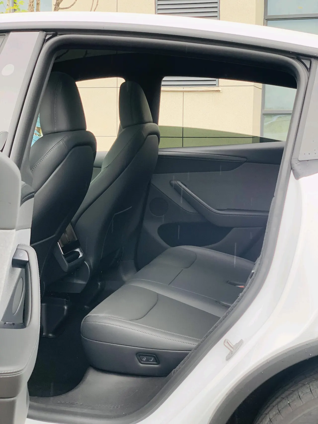 Tesla 2026 Model Y Rear-Wheel-Drive Automatic 12