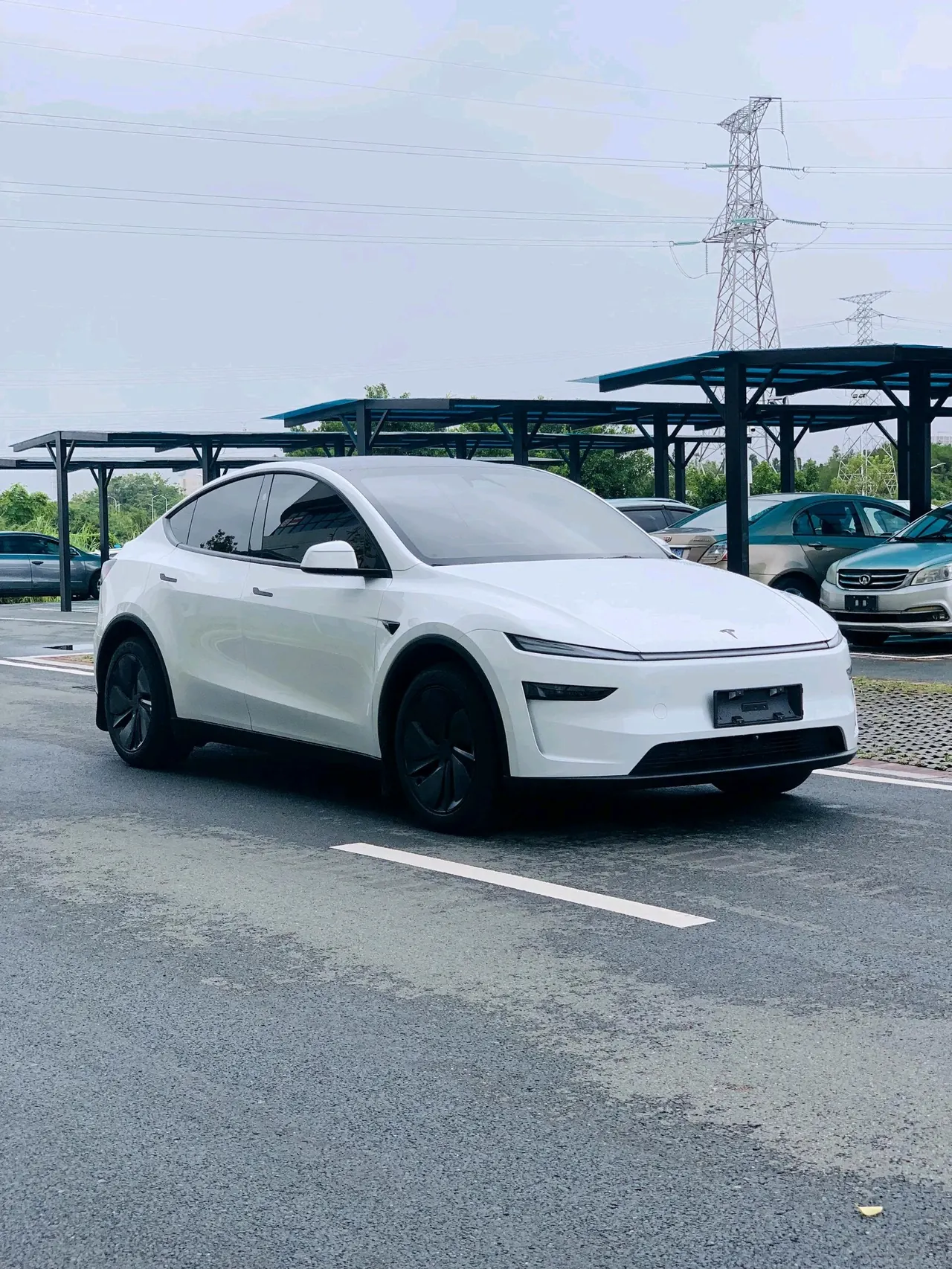 Tesla 2026 Model Y Rear-Wheel-Drive Automatic 3